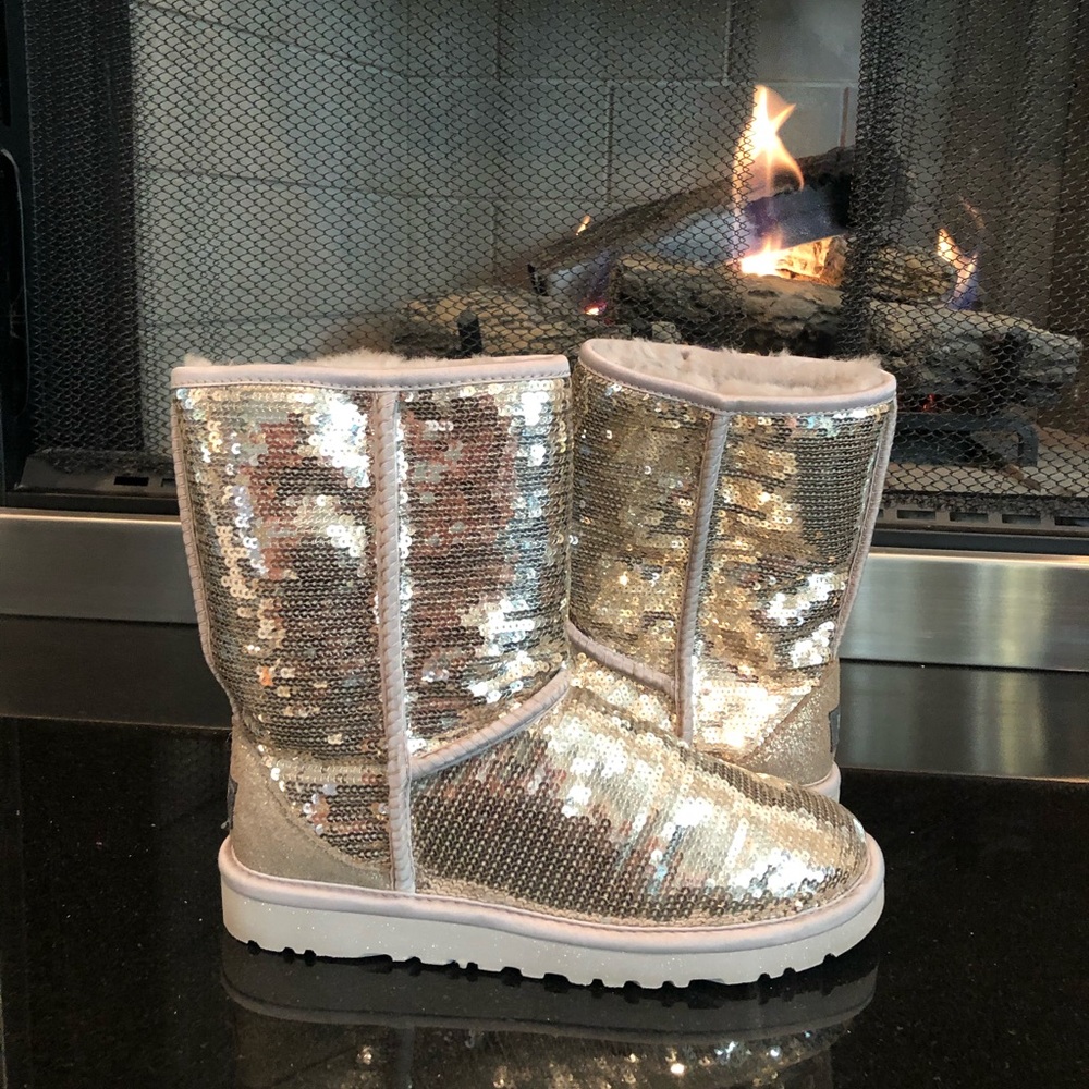 UGG Women’s 6 Silver Sequins Ankle Boots